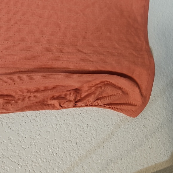 Old Navy tee - Picture 4 of 4